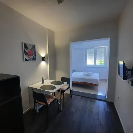 ゲストハウス Apartman Smokva 3*